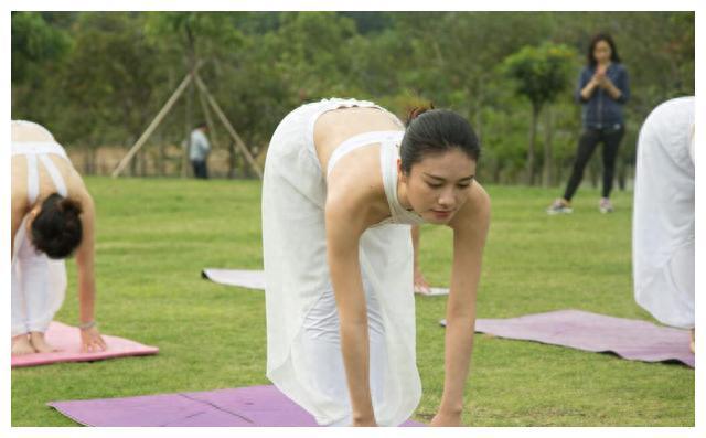 必一体育瑜伽常识女人选择长期运动：跑步好还是瑜伽好？比较两者的优势。必一体育官网下载(图1)